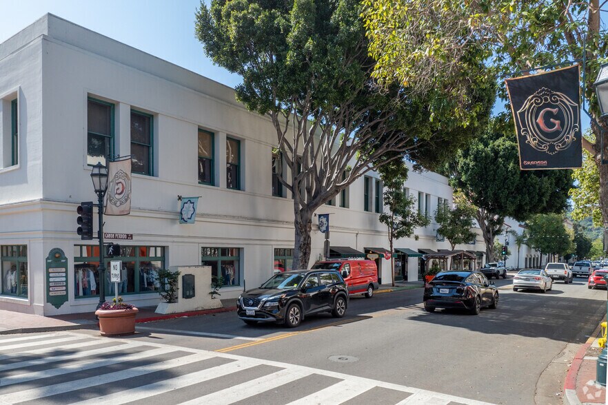 1-11 W Canon Perdido St, Santa Barbara, CA à louer - Photo de l’immeuble – Image 2 sur 11