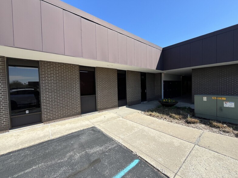 6314 Rucker Rd, Indianapolis, IN à louer - Photo de l’immeuble – Image 2 sur 12