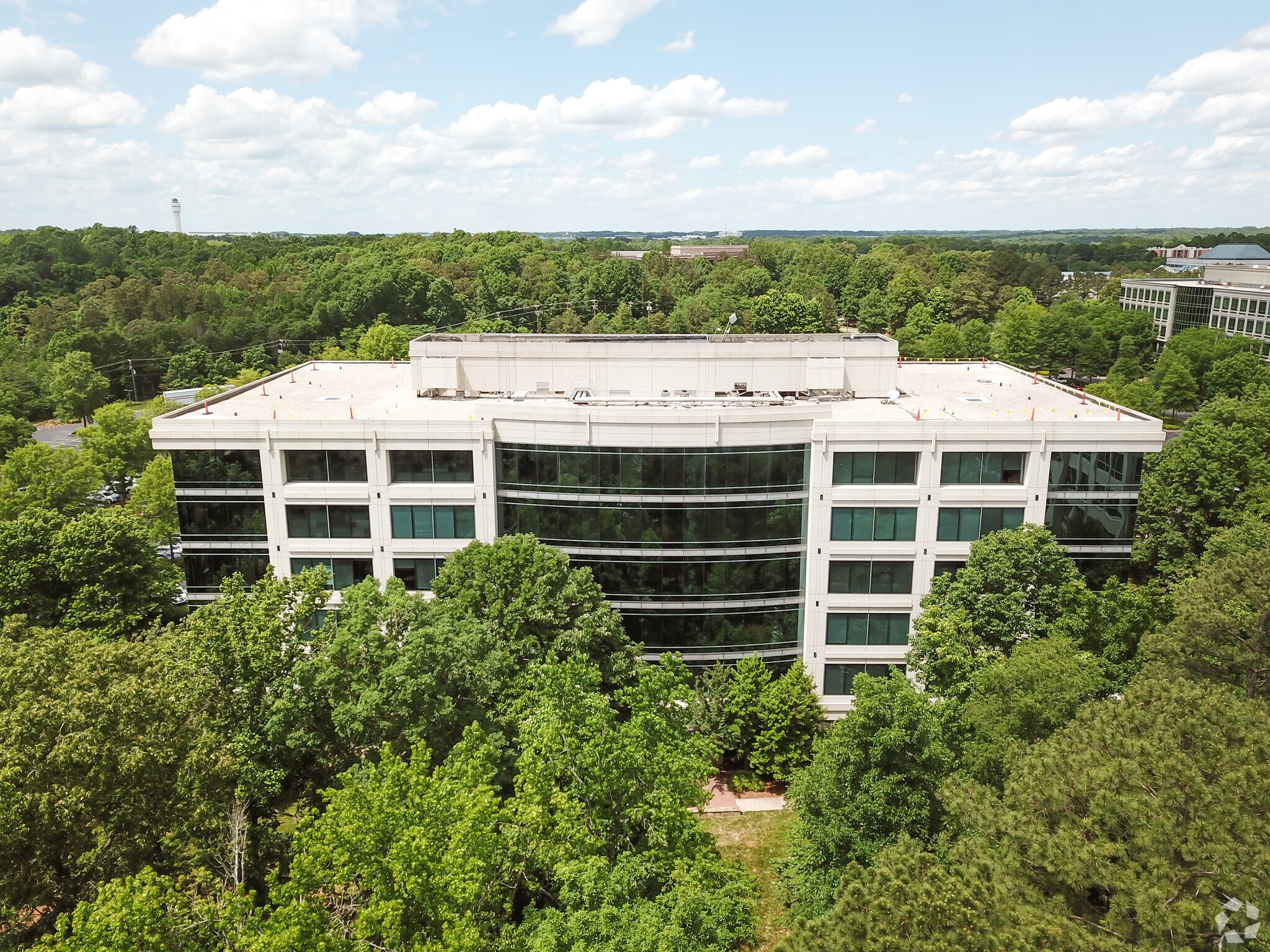 2105 Water Ridge Pky, Charlotte, NC à louer Photo principale– Image 1 sur 8