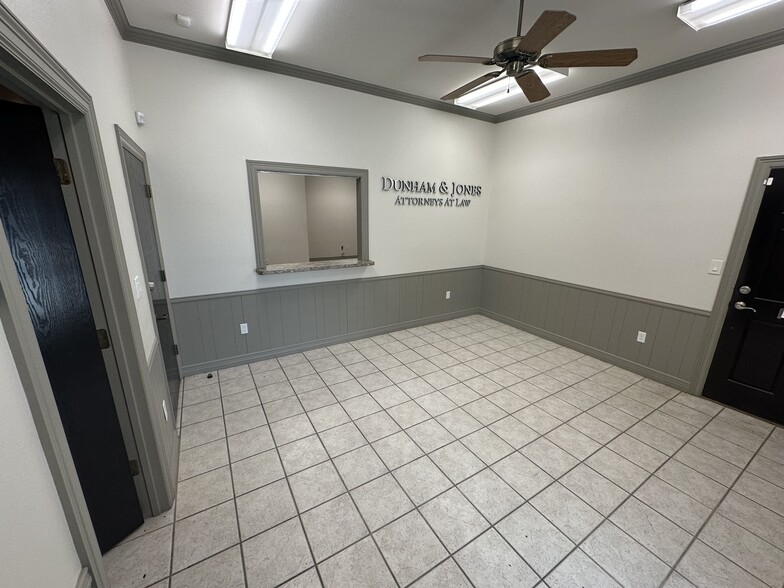 101 S Woodrow Ln, Denton, TX à louer - Photo de l’immeuble – Image 3 sur 17