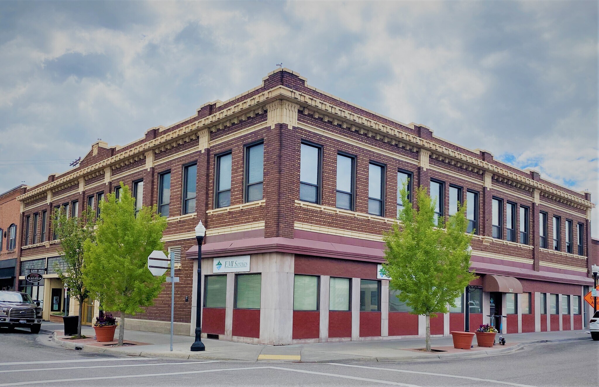 381 Shoup Ave, Idaho Falls, ID à louer Photo de l’immeuble– Image 1 sur 15