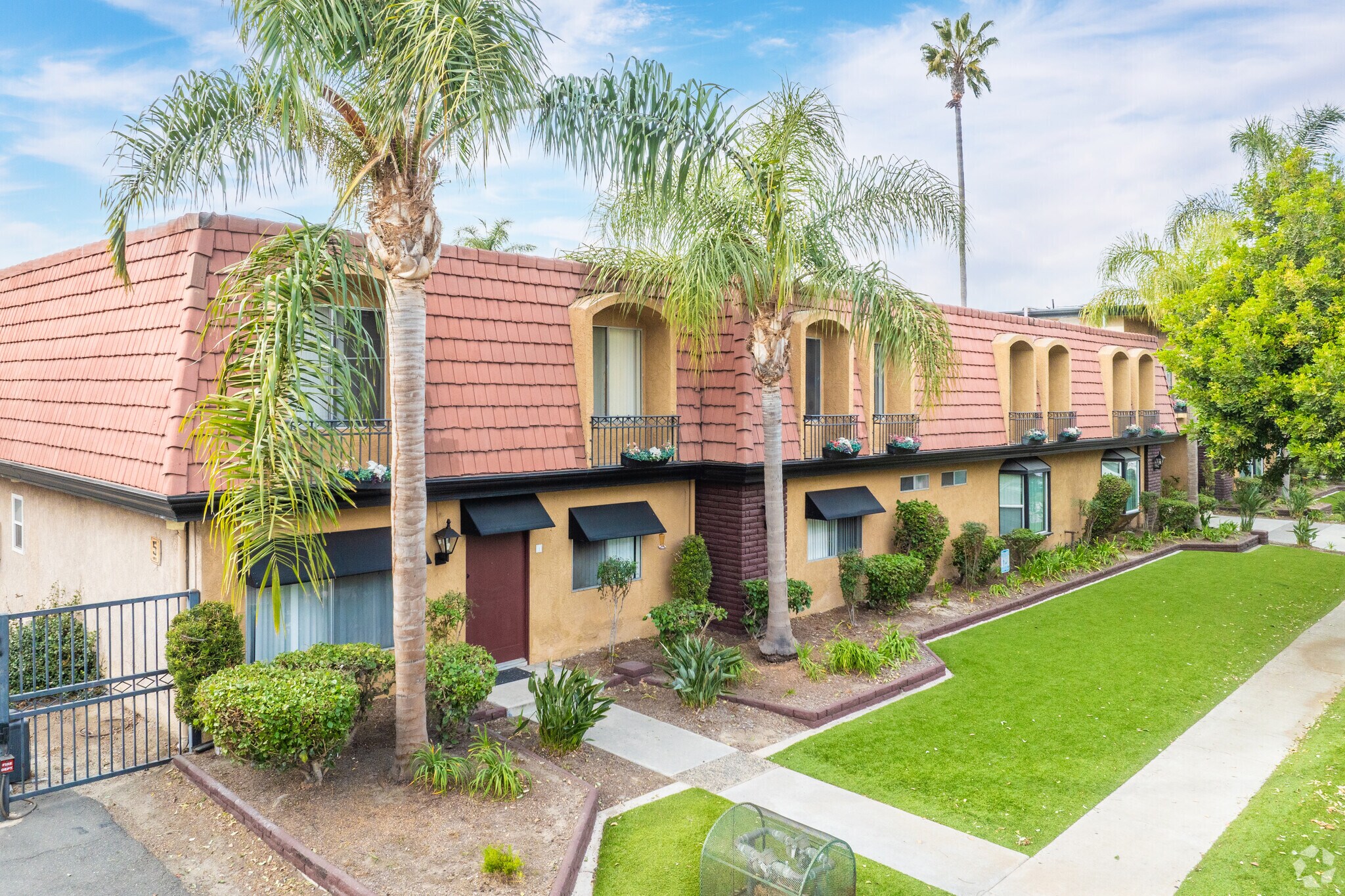 12381 Arrowhead St, Stanton, CA à vendre Photo principale– Image 1 sur 35