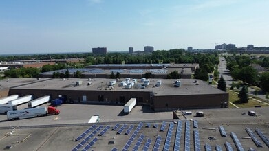 120 Mclevin Ave, Toronto, ON à louer Photo de l’immeuble– Image 2 sur 6