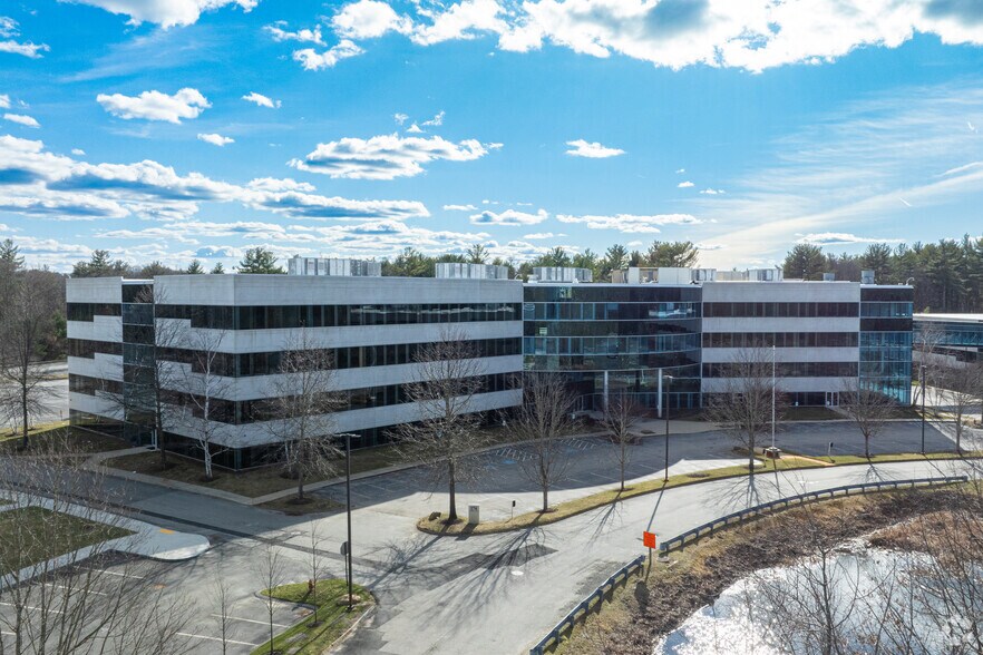 174 Middlesex Tpke, Bedford, MA à vendre - Photo principale – Image 1 sur 15