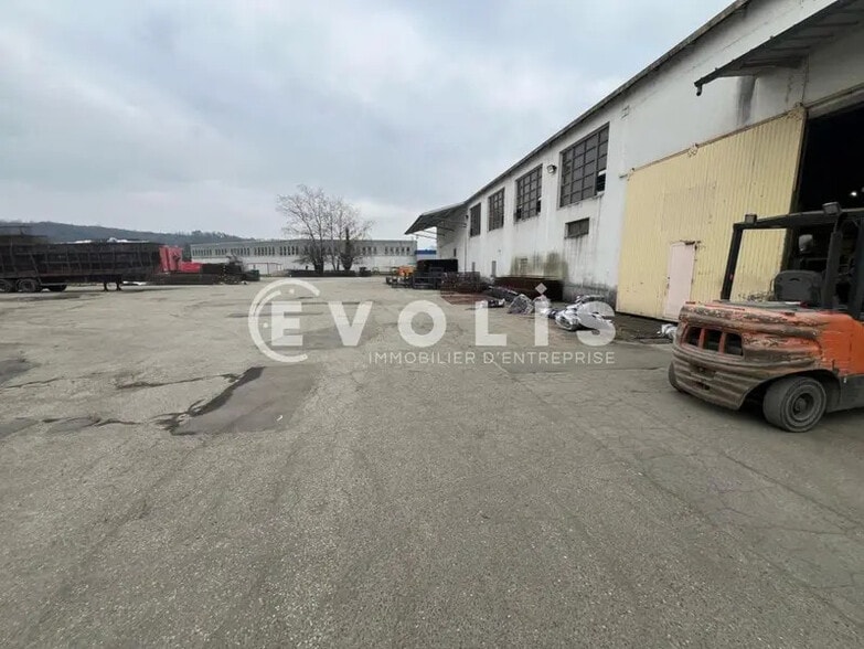 225 Avenue Des Marronniers, Bourgoin-Jallieu à vendre - Photo de l’immeuble – Image 2 sur 28