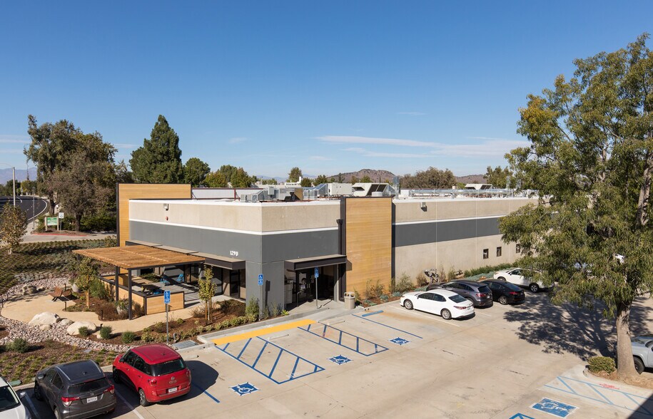 1290 Rancho Conejo Blvd, Thousand Oaks, CA à louer - Photo de l’immeuble – Image 2 sur 4