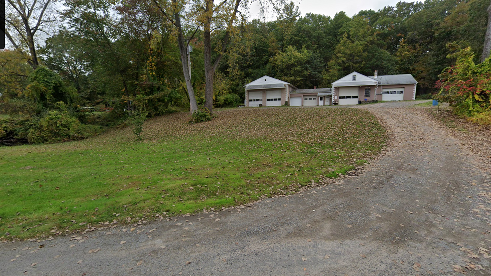 5 Crescent Circle, Southwick, MA à vendre - Photo principale – Image 1 sur 8