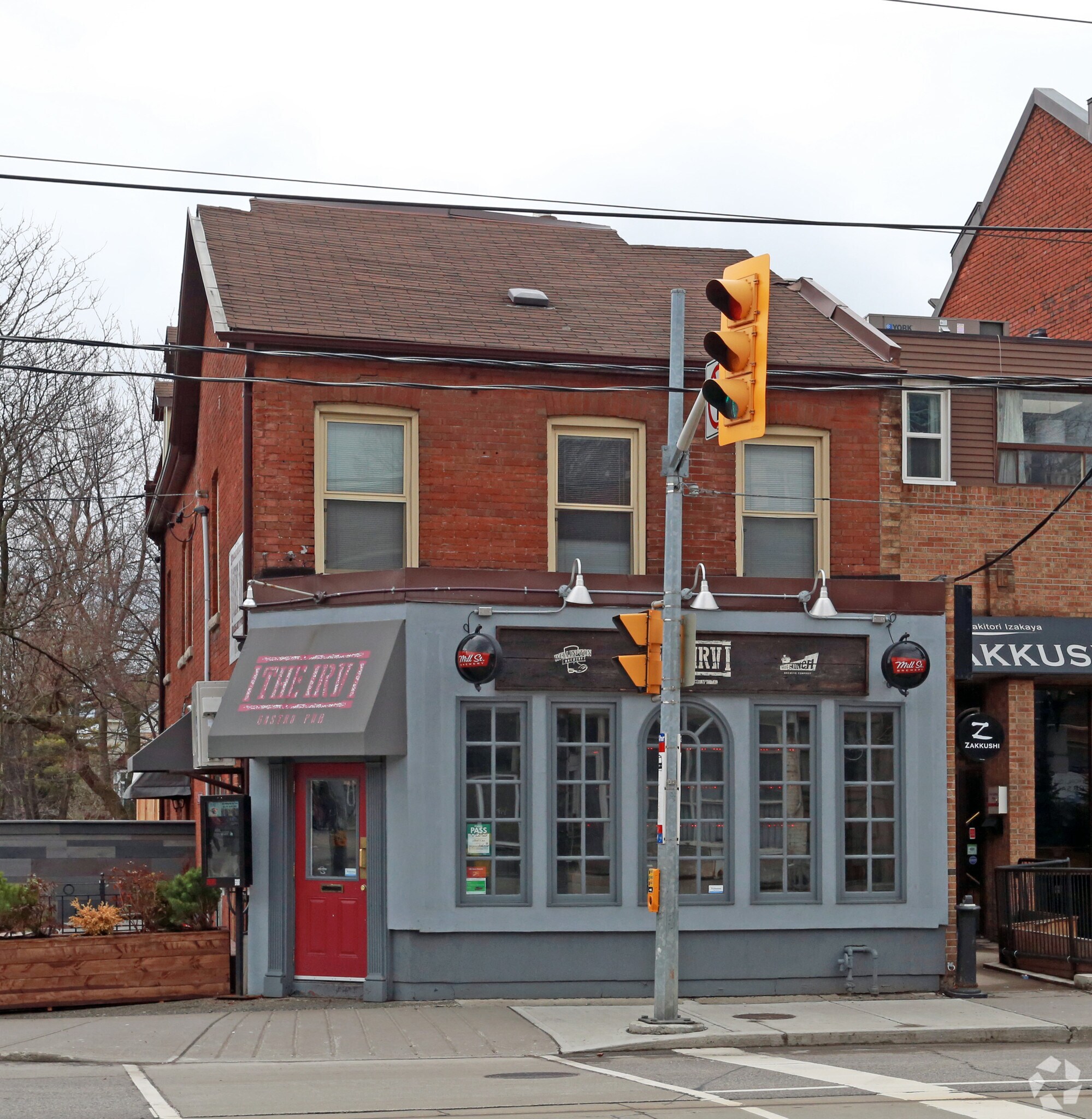 195 Carlton St, Toronto, ON à louer Photo principale– Image 1 sur 9
