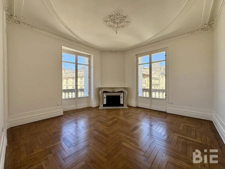 Bureau dans Bordeaux à louer - Photo de l’immeuble – Image 1 sur 9