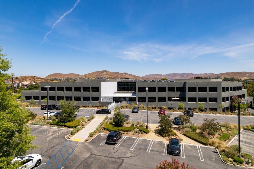 30851 Agoura Rd, Agoura Hills, CA à louer - Photo de l’immeuble – Image 2 sur 55