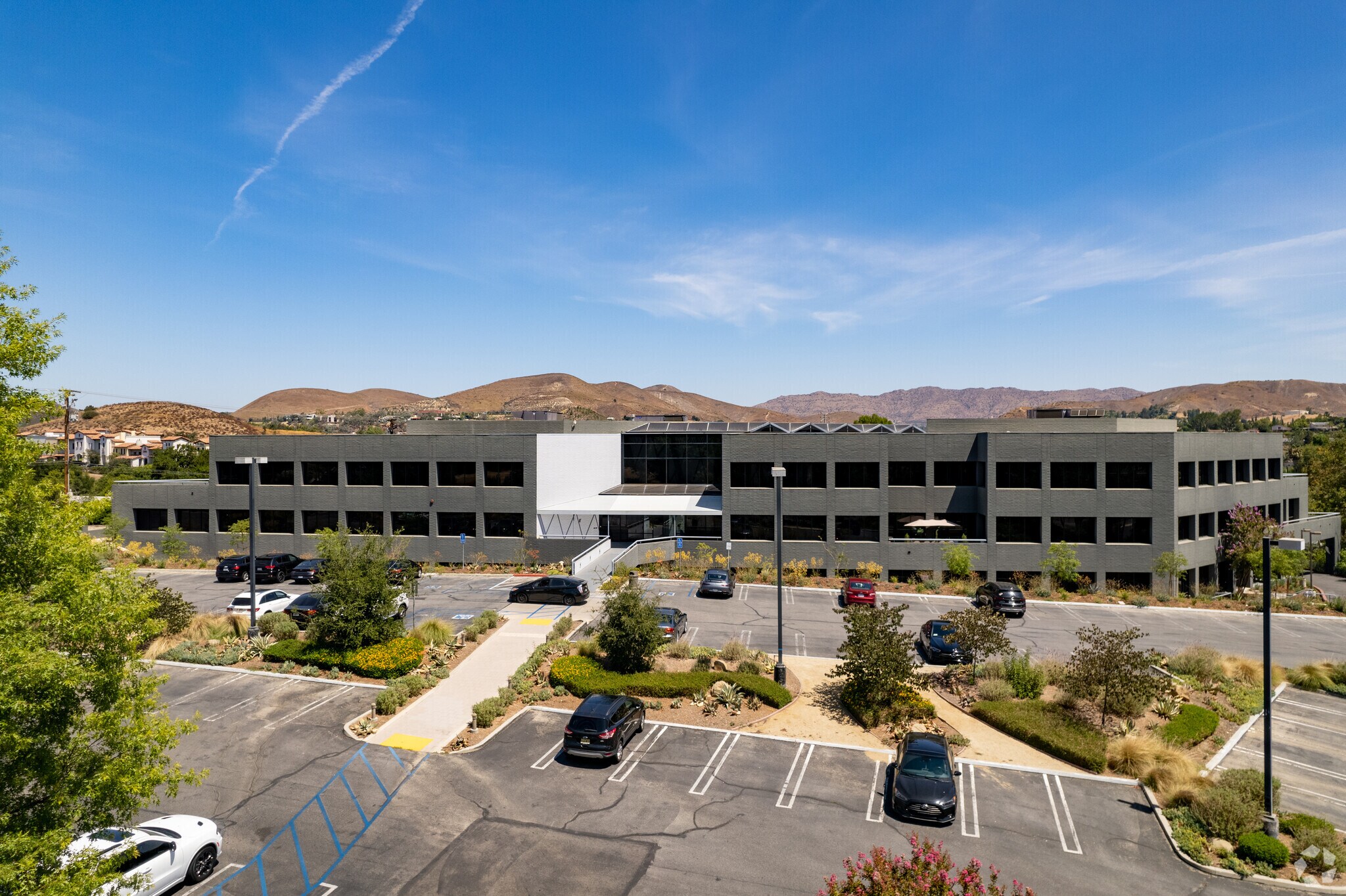 30851 Agoura Rd, Agoura Hills, CA à louer Photo de l’immeuble– Image 1 sur 57