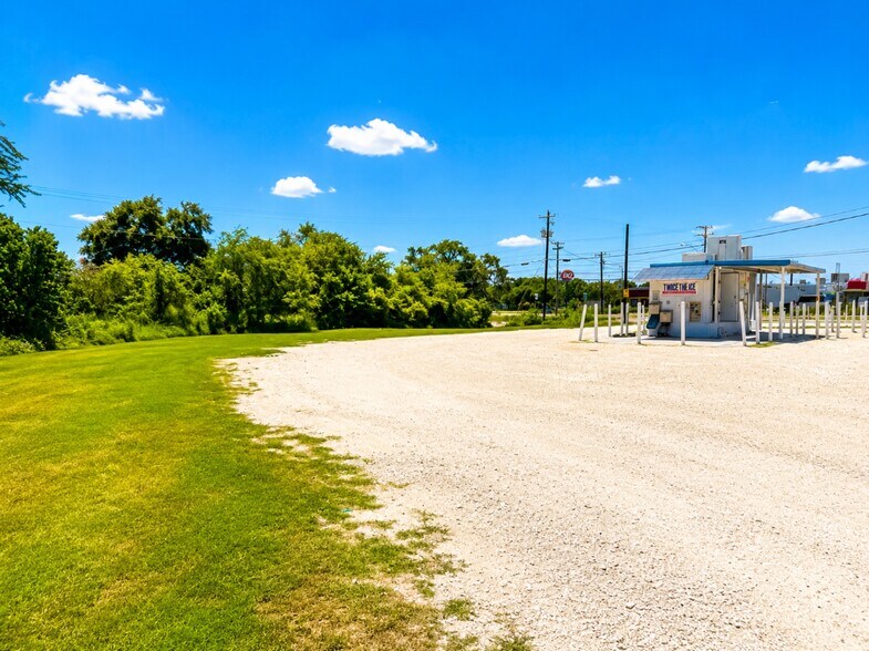 101 TX-359 Hwy, Mathis, TX à vendre - Photo de l’immeuble – Image 3 sur 5