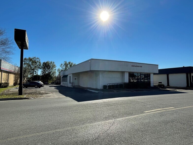 5042 Bayou Blvd, Pensacola, FL à vendre - Photo de l’immeuble – Image 3 sur 12