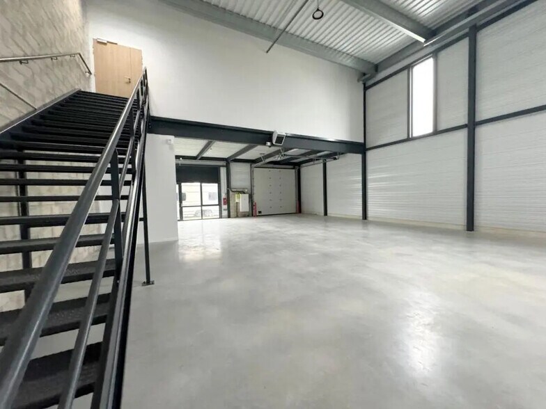 Bureau dans Éragny à louer - Photo intérieure – Image 1 sur 16