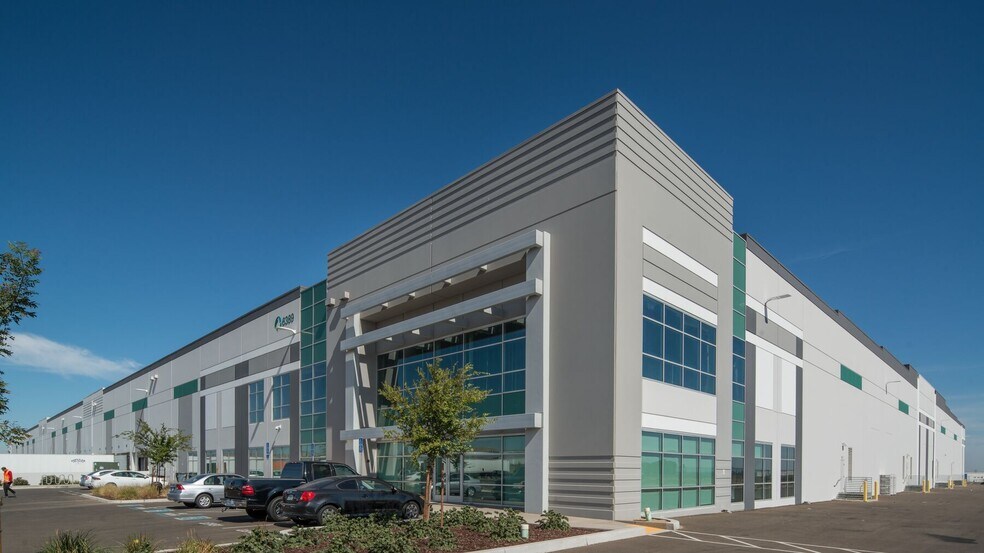 6389 Hopkins Rd, Tracy, CA à louer - Photo de l’immeuble – Image 3 sur 18