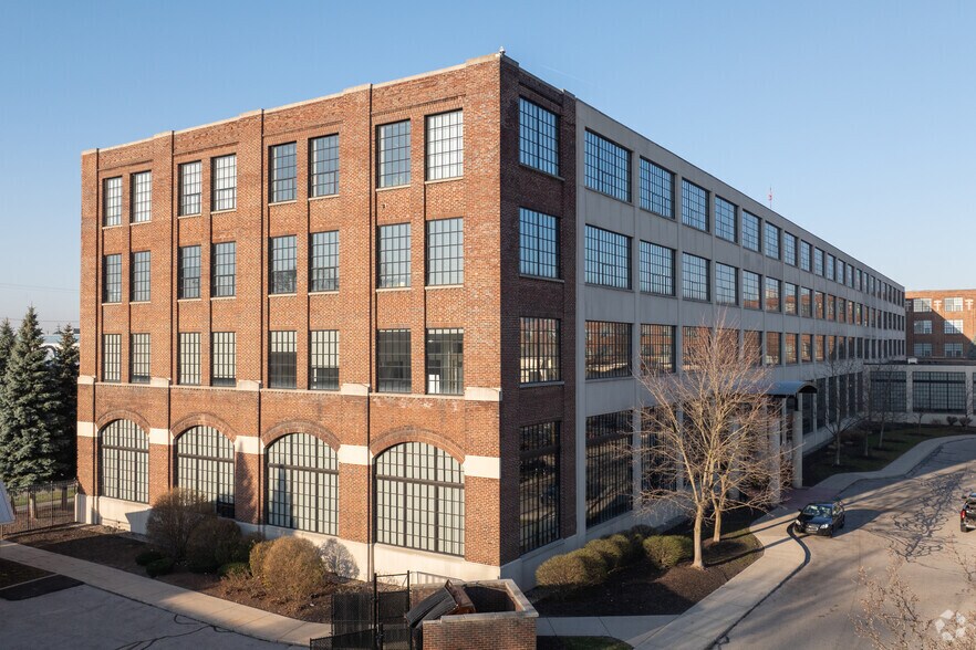 801 Broadway Ave NW, Grand Rapids, MI à louer - Photo de l’immeuble – Image 3 sur 16