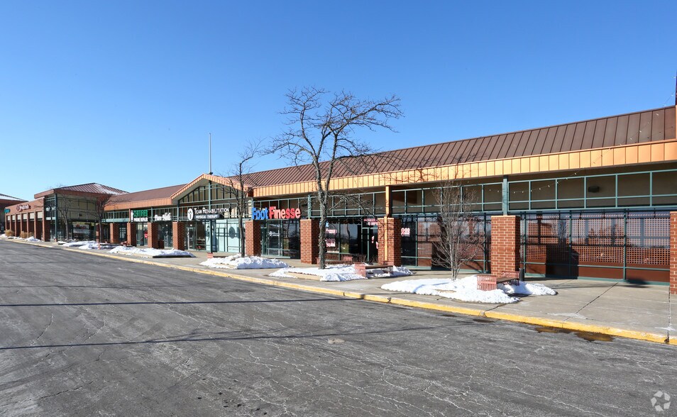 140-204 E Golf Rd, Schaumburg, IL à louer - Photo de l’immeuble – Image 3 sur 7