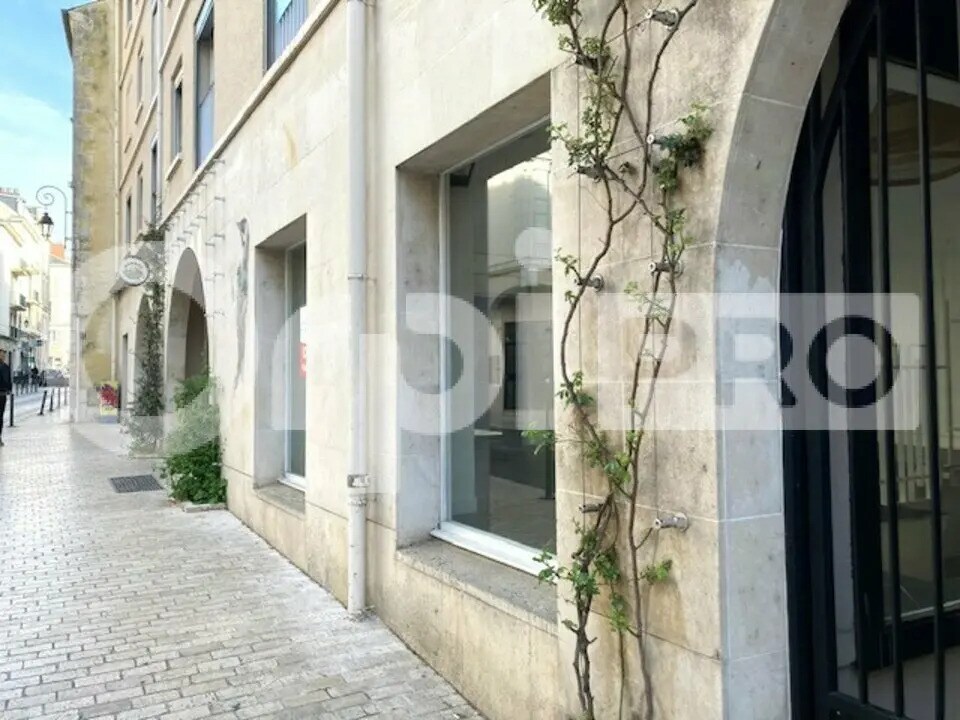 Local commercial dans Orléans à louer Photo de l’immeuble– Image 1 sur 8