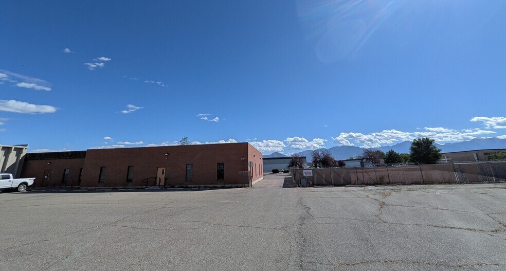 2370 Decker Lake Blvd, Salt Lake City, UT à louer - Photo de l’immeuble – Image 2 sur 23