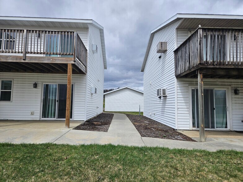 1550 James Dr, Sparta, WI à vendre - Photo de l’immeuble – Image 2 sur 56