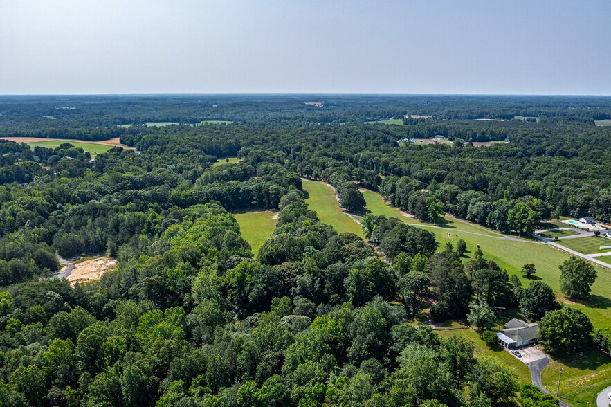 Village Green Drive, Callao, VA à vendre - Photo de l’immeuble – Image 3 sur 11