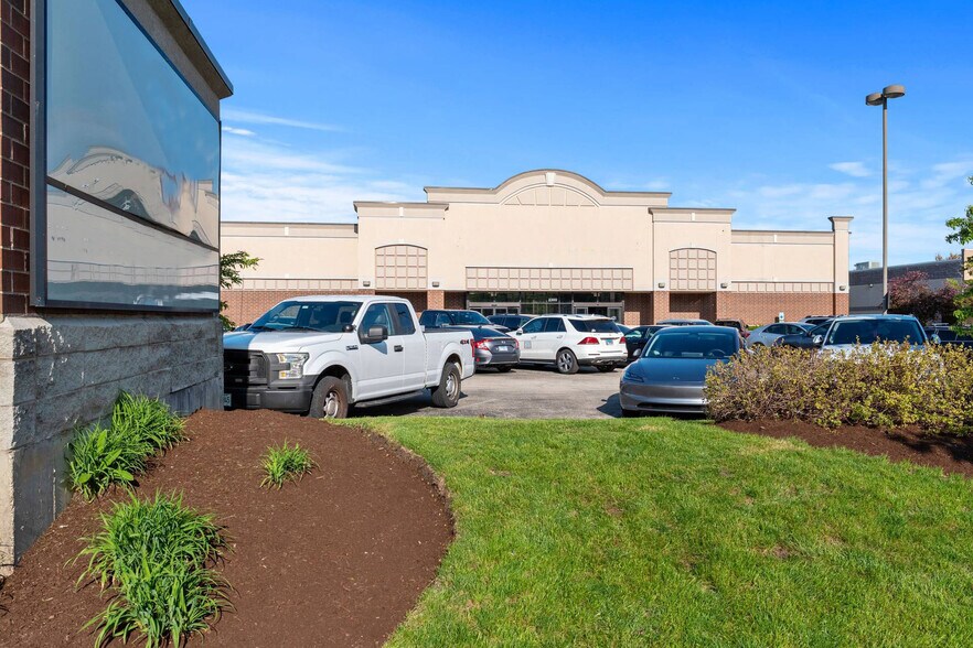 2300 S Eola Rd, Aurora, IL à vendre - Photo de l’immeuble – Image 2 sur 4