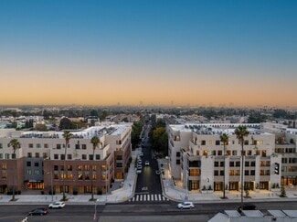 Plus de détails pour 7520-7566 W Sunset Blvd, Los Angeles, CA - Local commercial à louer