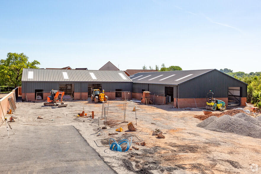 Estune Business Park portefeuille de 2 biens à vendre sur LoopNet.fr - Photo principale – Image 2 sur 2