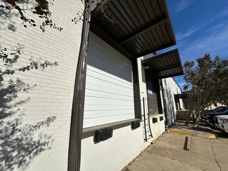 3101-3109 E Avenue E, Arlington, TX à louer - Photo de l’immeuble – Image 2 sur 4