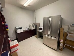 7719 Edgar Industrial Dr, Red Deer, AB à louer Photo de l’immeuble– Image 2 sur 13