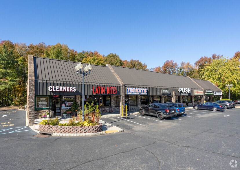 349 Us Highway 9, Englishtown, NJ à louer - Photo de l’immeuble – Image 1 sur 8