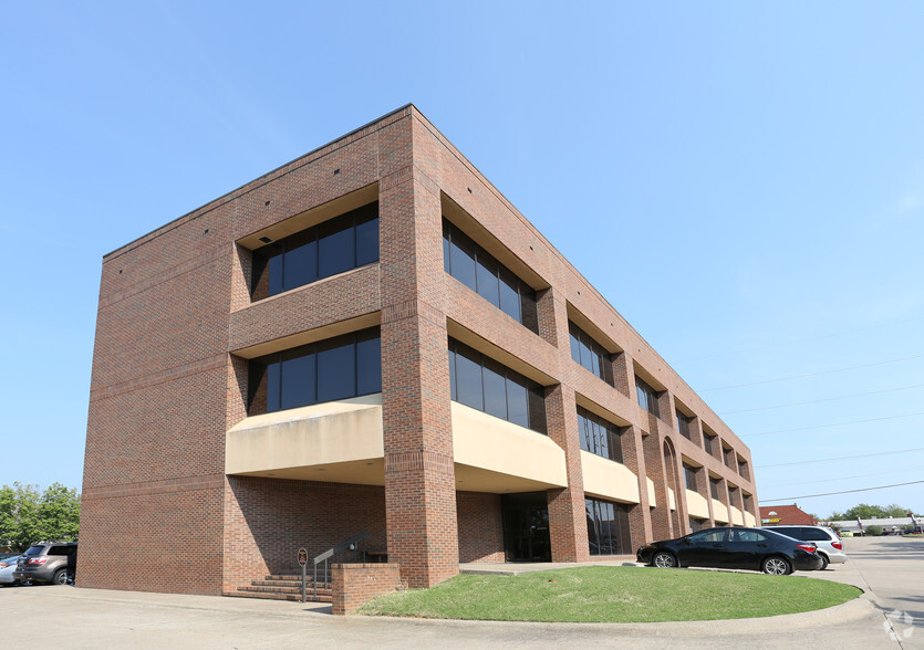 10421 W Markham St, Little Rock, AR à louer - Photo de l’immeuble – Image 2 sur 8