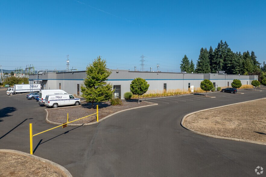1880 SW Merlo Dr, Beaverton, OR à louer - Photo de l’immeuble – Image 3 sur 20