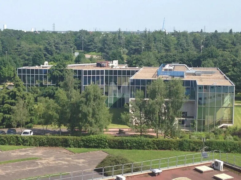 Bureau dans Évry-Courcouronnes à louer - Photo de l’immeuble – Image 1 sur 14