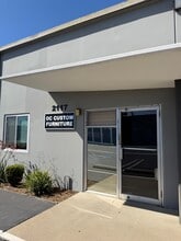 2117-2127 S Grand Ave, Santa Ana, CA à louer Photo intérieure– Image 1 sur 2