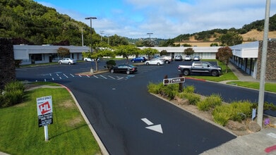 77 Mark Dr, San Rafael, CA à louer Photo intérieure– Image 2 sur 2