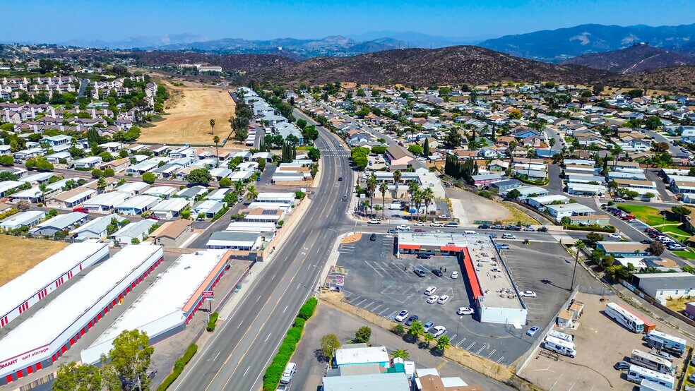 10761 Jamacha Blvd, Spring Valley, CA à louer - Photo de l’immeuble – Image 3 sur 4