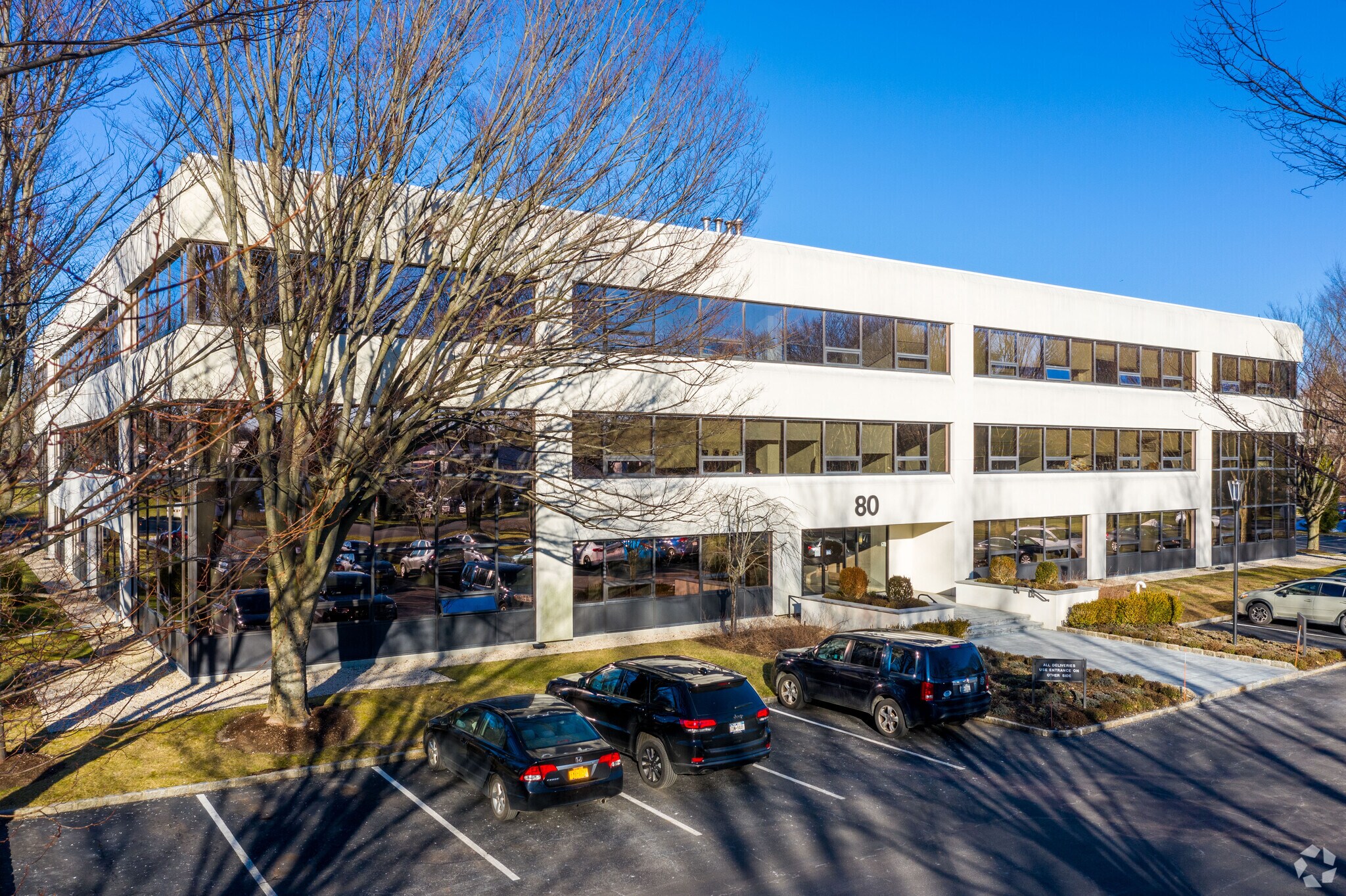 80 Business Park Dr, Armonk, NY à louer Photo de l’immeuble– Image 1 sur 6