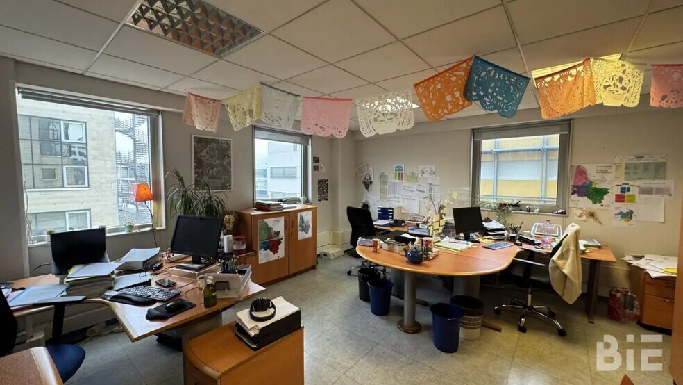 Bureau dans Bordeaux à louer - Photo de l’immeuble – Image 3 sur 4