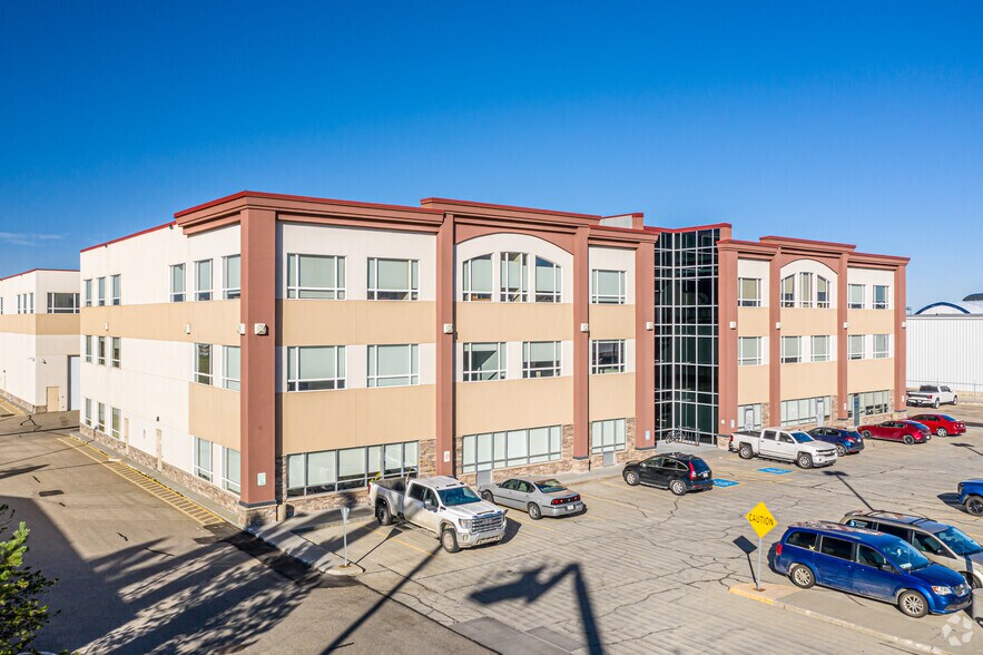 9452 51st Ave, Edmonton, AB à louer - Photo principale – Image 1 sur 3