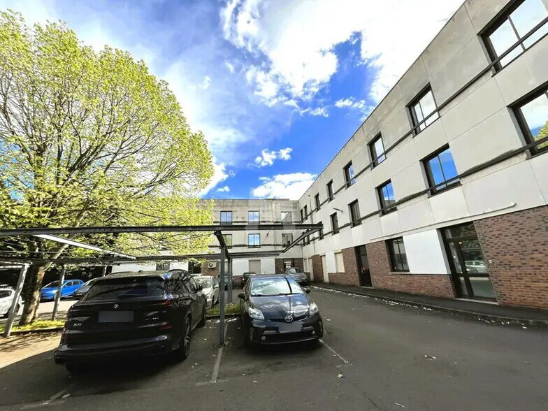 Bureau dans Évry-Courcouronnes à vendre - Photo de l’immeuble – Image 3 sur 12
