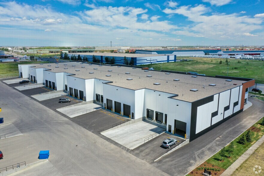 5250 110th Ave SE, Calgary, AB à vendre - Photo de l’immeuble – Image 3 sur 5