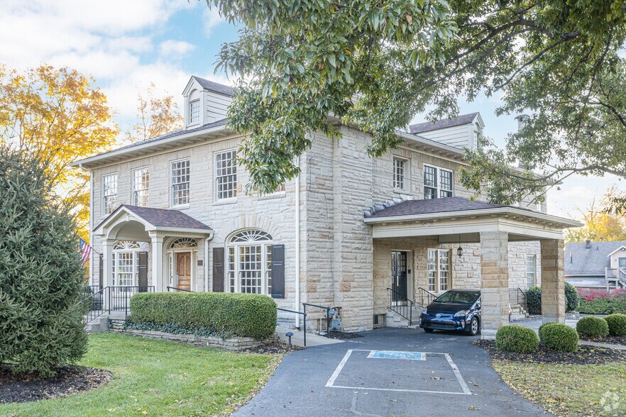 311 W Jefferson St, La Grange, KY à vendre - Photo de l’immeuble – Image 2 sur 3