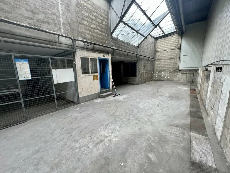 Local d’activités dans Gonesse à louer - Photo de l’immeuble – Image 2 sur 3