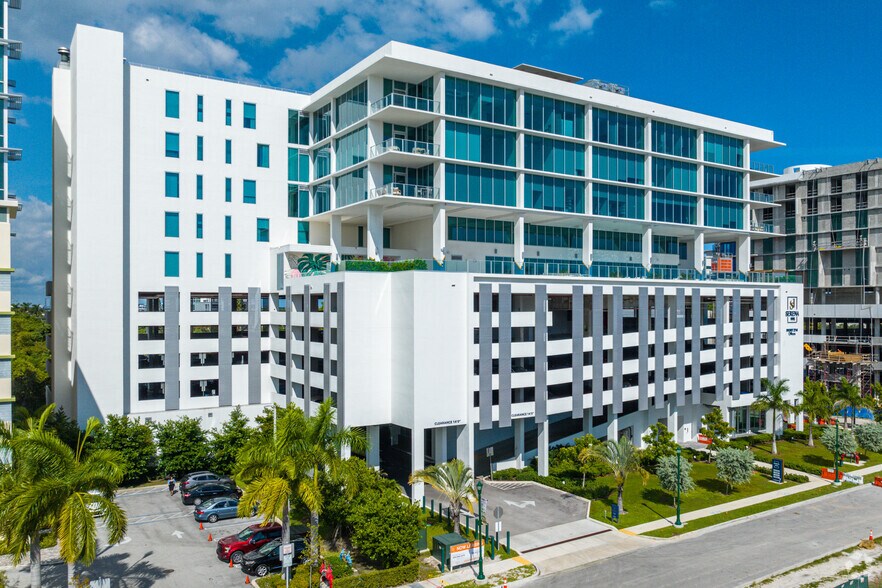 2820 NE 214th St, Aventura, FL à louer - Photo principale – Image 1 sur 12