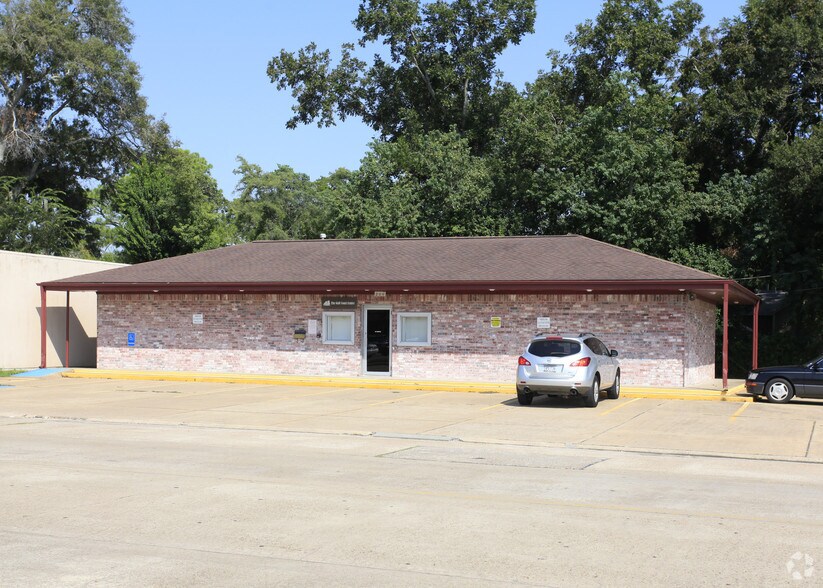 204 W Coombs St, Alvin, TX à louer - Photo de l’immeuble – Image 2 sur 16