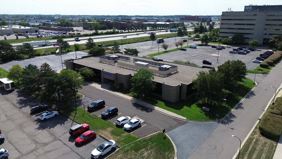 1150 Stephenson Hwy, Troy, MI à vendre - Photo de l’immeuble – Image 2 sur 10