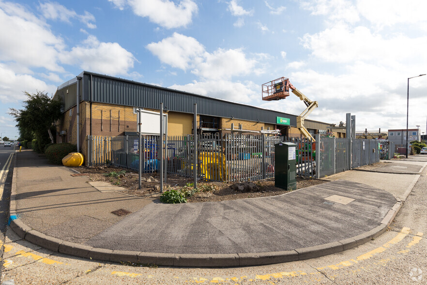 Marsh Way, Rainham à vendre - Photo de l’immeuble – Image 2 sur 3