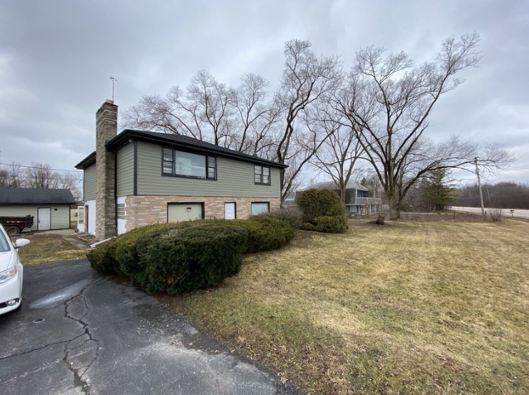 25867 W Grass Lake Rd, Antioch, IL à louer Photo de l’immeuble– Image 1 sur 2