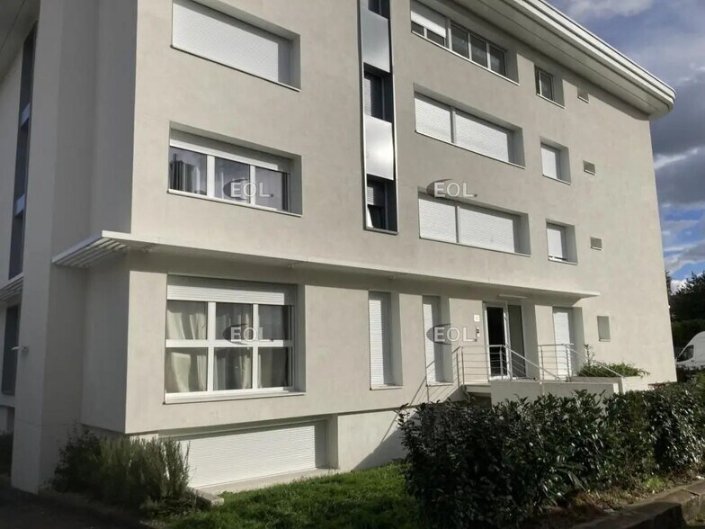 Bureau dans Maisons-Alfort à louer - Photo de l’immeuble – Image 1 sur 9